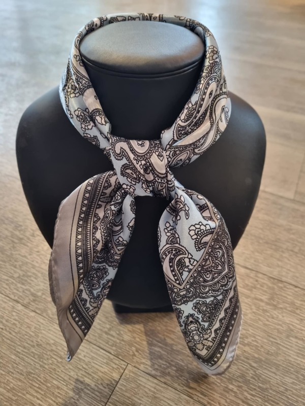 Silke skjerf mønstret Nr 7 - Guttogpike