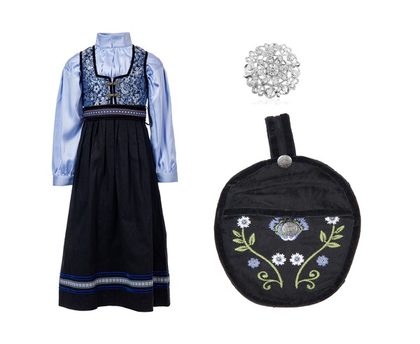 Oline Festdrakt Silkebluse Veske Med blå silkebluse og sølje - Salto